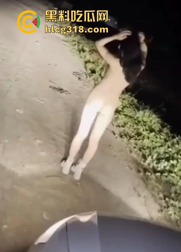 绿帽奴单男三人户外性狂欢,扶树后入极限车震,无套大干轮番内射,精液塞满整个淫穴。-6