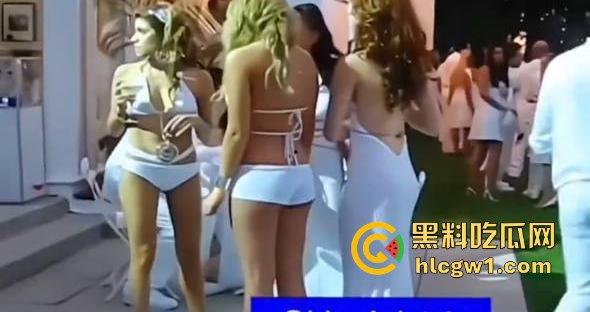 萝莉岛事件持续发酵!【赛琳娜】被曝出席吹牛老爹私人派对,闺蜜偷拍流出,私下玩得飞起!-51