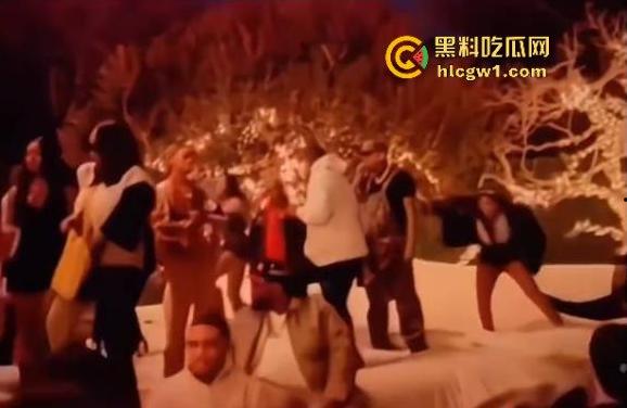 萝莉岛事件持续发酵!【赛琳娜】被曝出席吹牛老爹私人派对,闺蜜偷拍流出,私下玩得飞起!-53