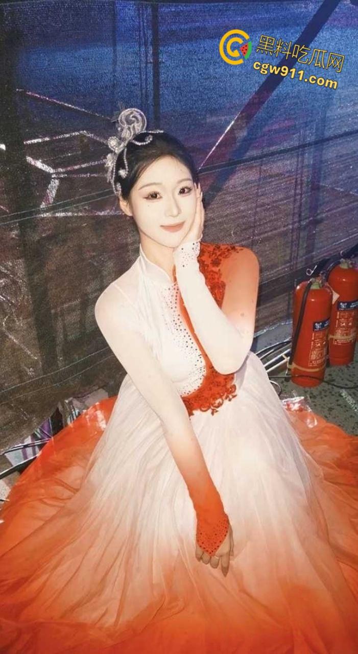 河南师范超美舞蹈生【周彤彤】,情趣蕾丝内裤勾引男友,开档黑丝无套后入,各种体位疯狂爆操!-3