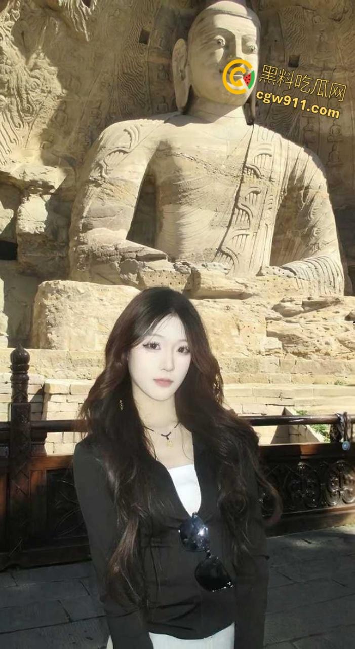 河南师范超美舞蹈生【周彤彤】,情趣蕾丝内裤勾引男友,开档黑丝无套后入,各种体位疯狂爆操!-5