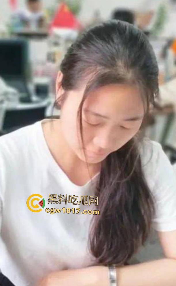 河南女教师【杨悦悦】约炮友,口交像吃了摇头丸狂摇,被后入差点吟诗,要是我有这种老师,还怕考不上清华?-5