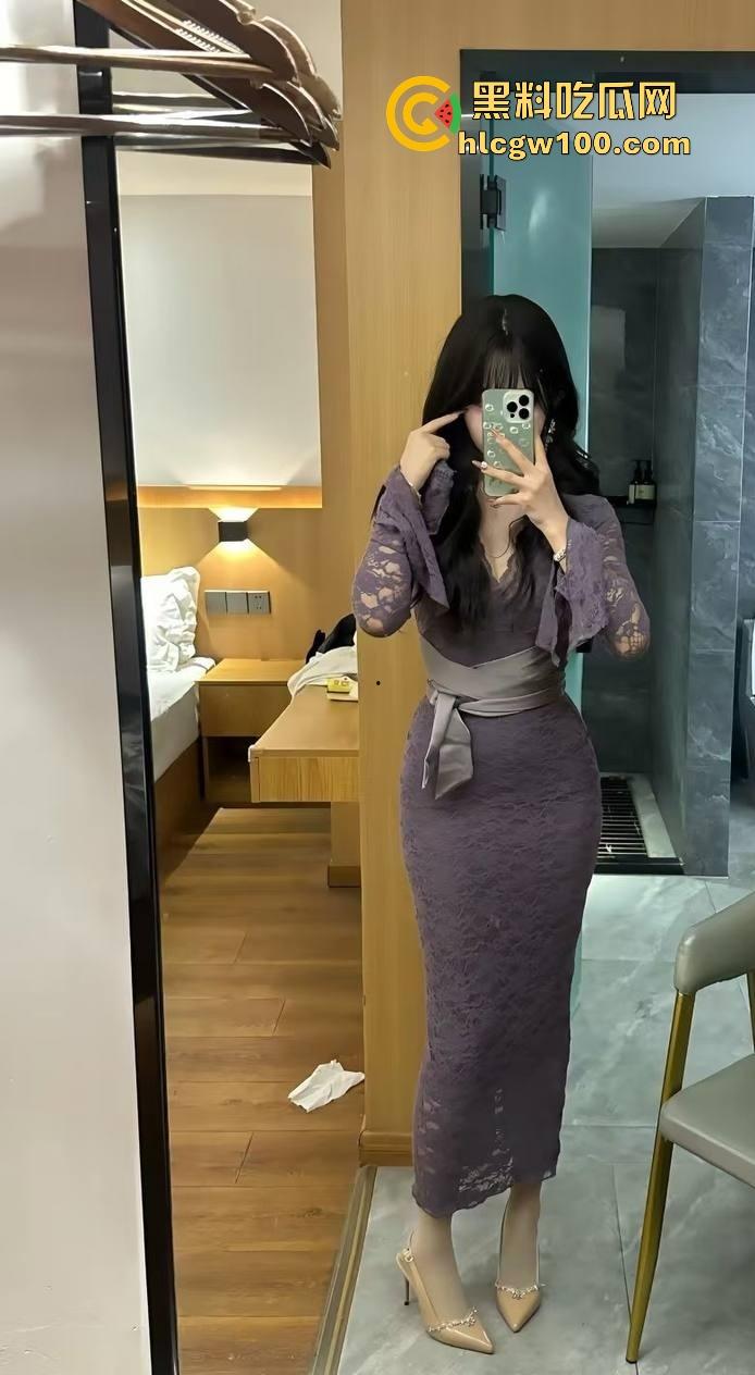 四川宜宾21岁清纯甜妹『 李东兰』深夜反差爆发,宿舍丝袜裹腿抖奶叫主人,还粉粉嫩嫩掰逼拍给你看骚B!-7