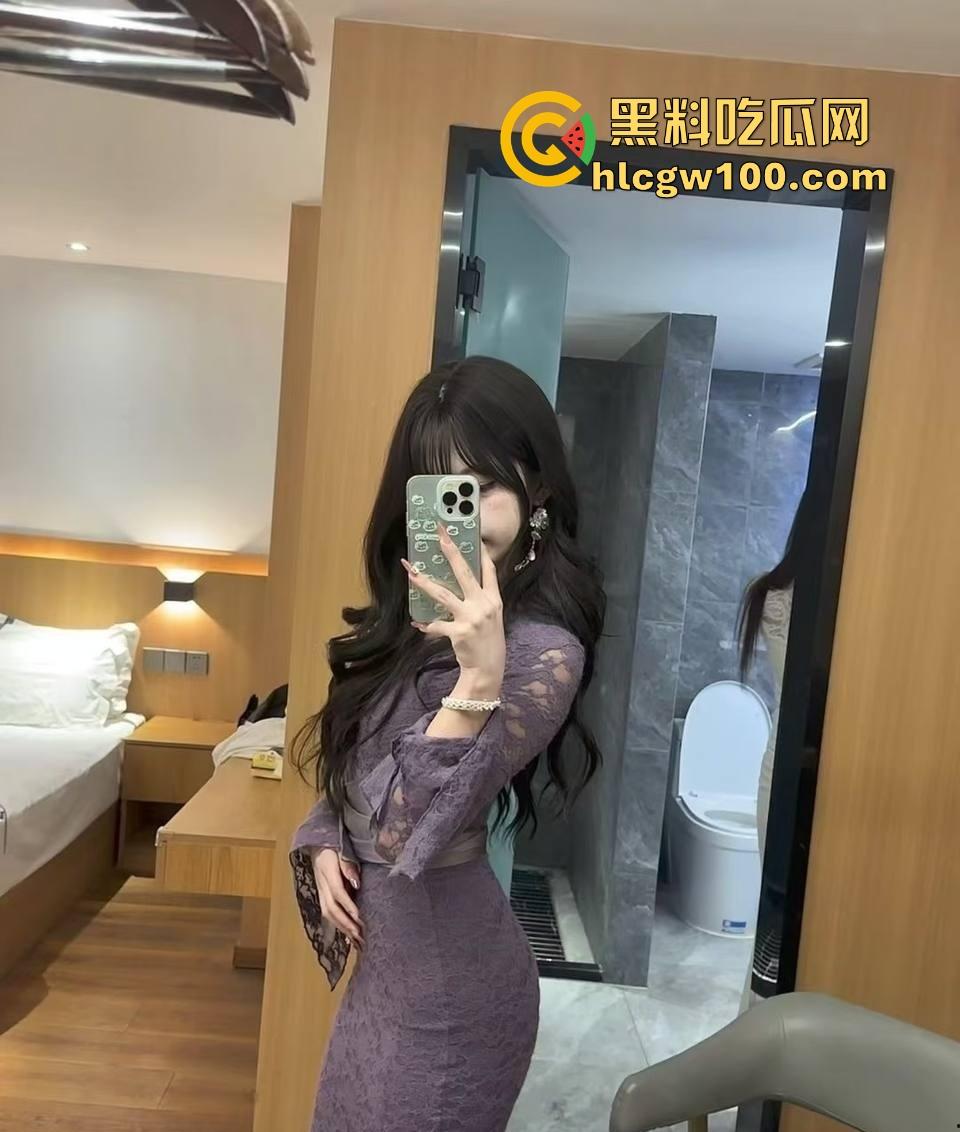 四川宜宾21岁清纯甜妹『 李东兰』深夜反差爆发,宿舍丝袜裹腿抖奶叫主人,还粉粉嫩嫩掰逼拍给你看骚B!-10