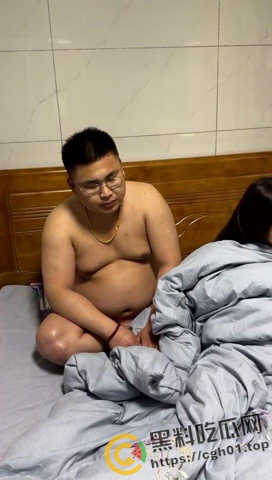 罕见!坐而论道式捉奸 丈夫带人捉奸淫妇 被小三讲道理 哥们佛学院毕业的吧-2