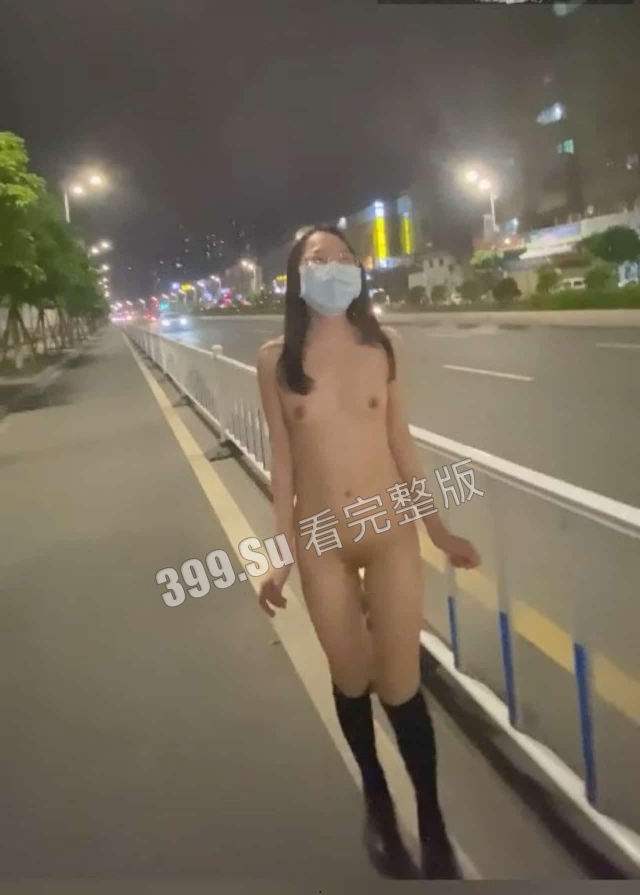 #推特 #冯珊珊 极品骚女完成主人布置的任务 在大街迎着路人露出-5
