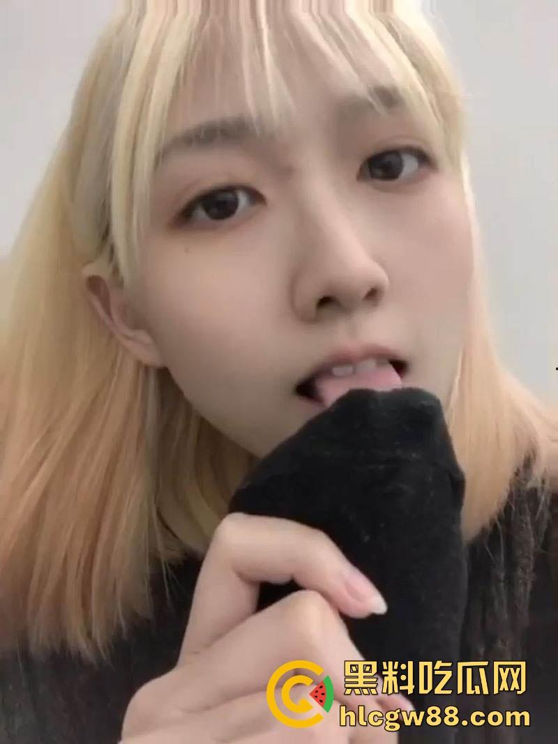 山西清纯反差婊大学生【林可婷】裸足诱惑私拍流出,M属性母狗自调教捆绑绝活,裸足诱惑让你射!-1