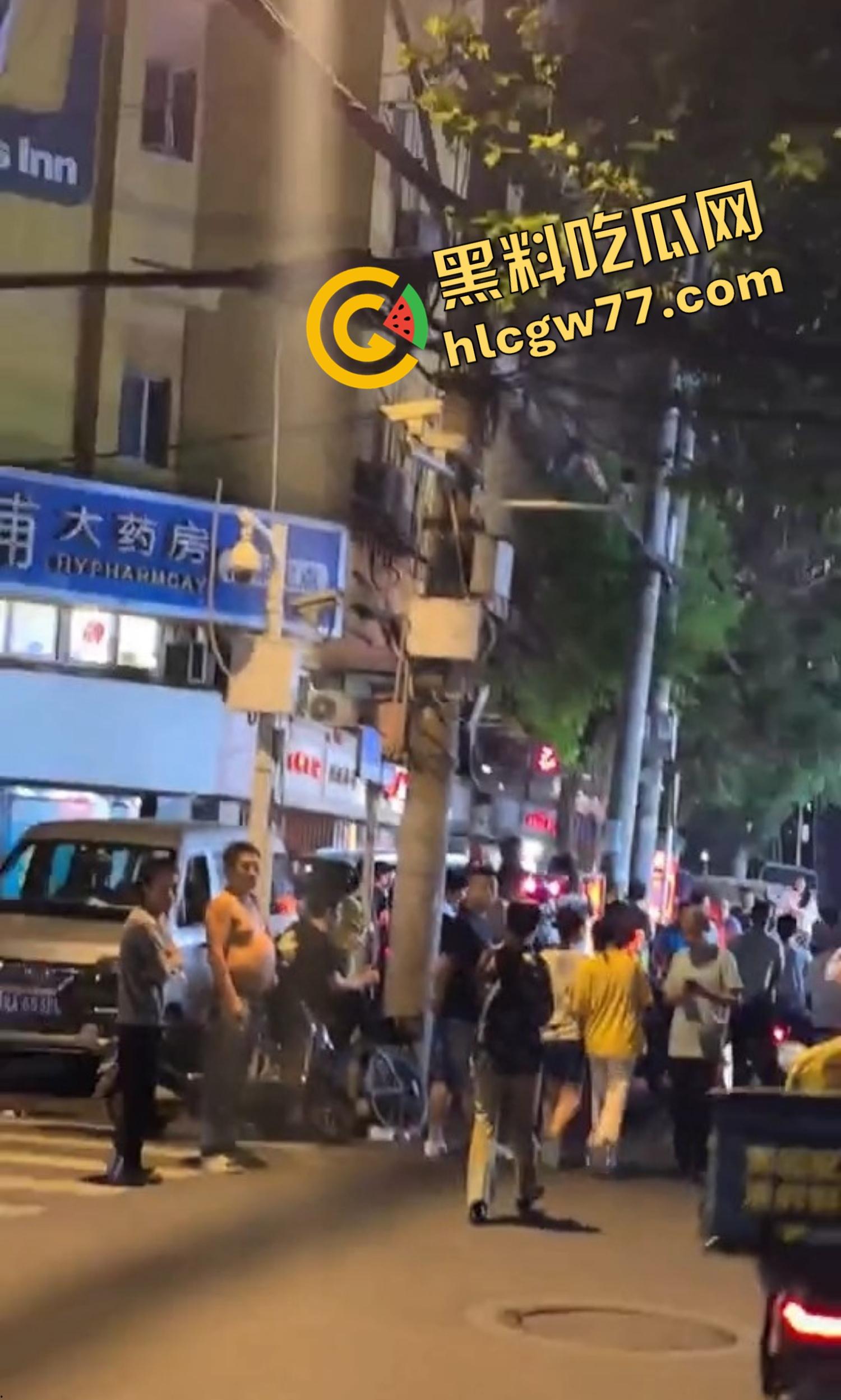 武汉汉正街深夜烧烤摊突发连环枪击案,四声枪响瞬间两人爆头一人穿胸,哥们哪来的枪?-20