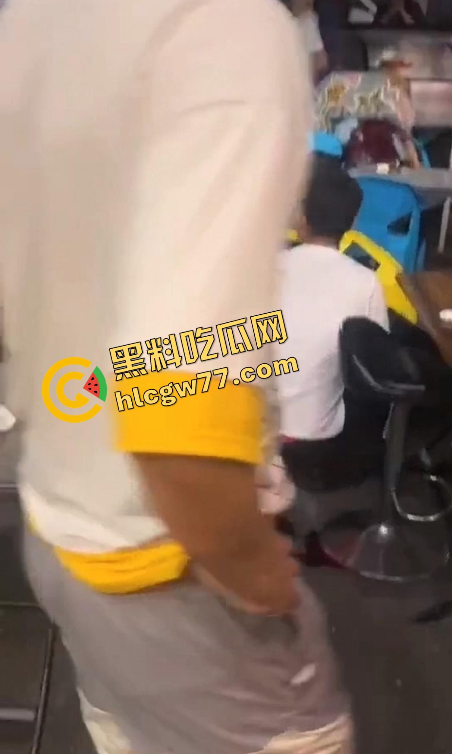 武汉汉正街深夜烧烤摊突发连环枪击案,四声枪响瞬间两人爆头一人穿胸,哥们哪来的枪?-24