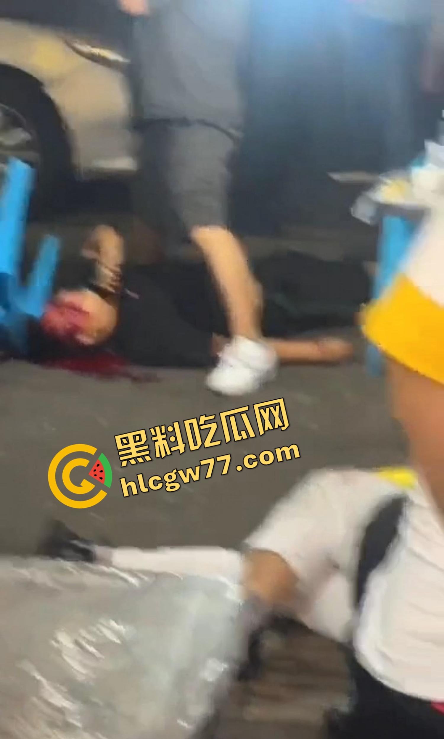 武汉汉正街深夜烧烤摊突发连环枪击案,四声枪响瞬间两人爆头一人穿胸,哥们哪来的枪?-25