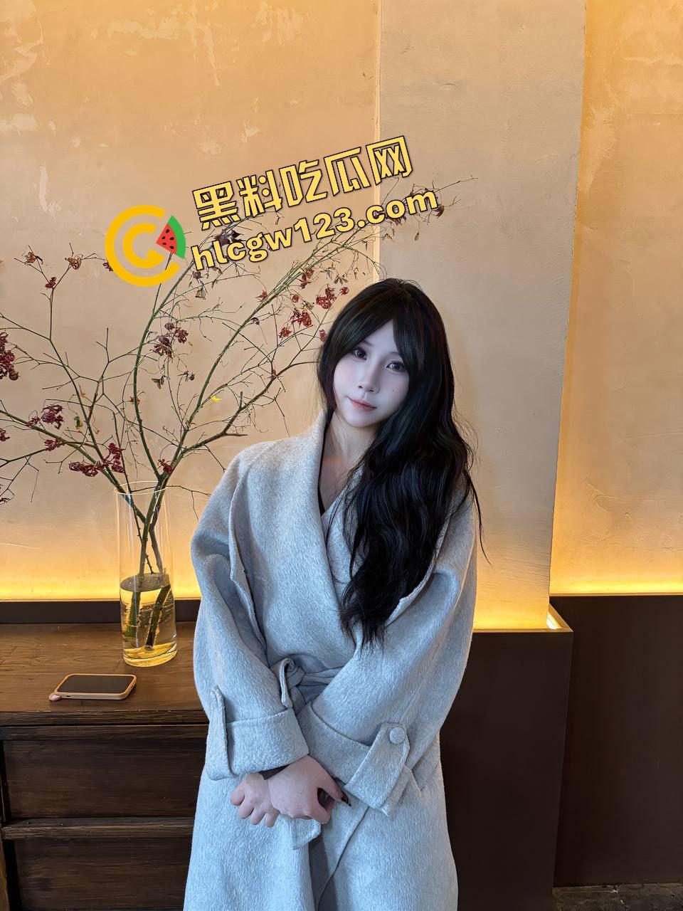 PK打到奶子都掉出来了,快手精神妹转战抖音,一局一露,每输一场掉一件各种露奶局!-3