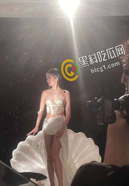 暑假的玩物!浙江外国语学院 大三学生 刘云 被富二代男友包养 开学就被甩 啪啪性爱泄密流出-3