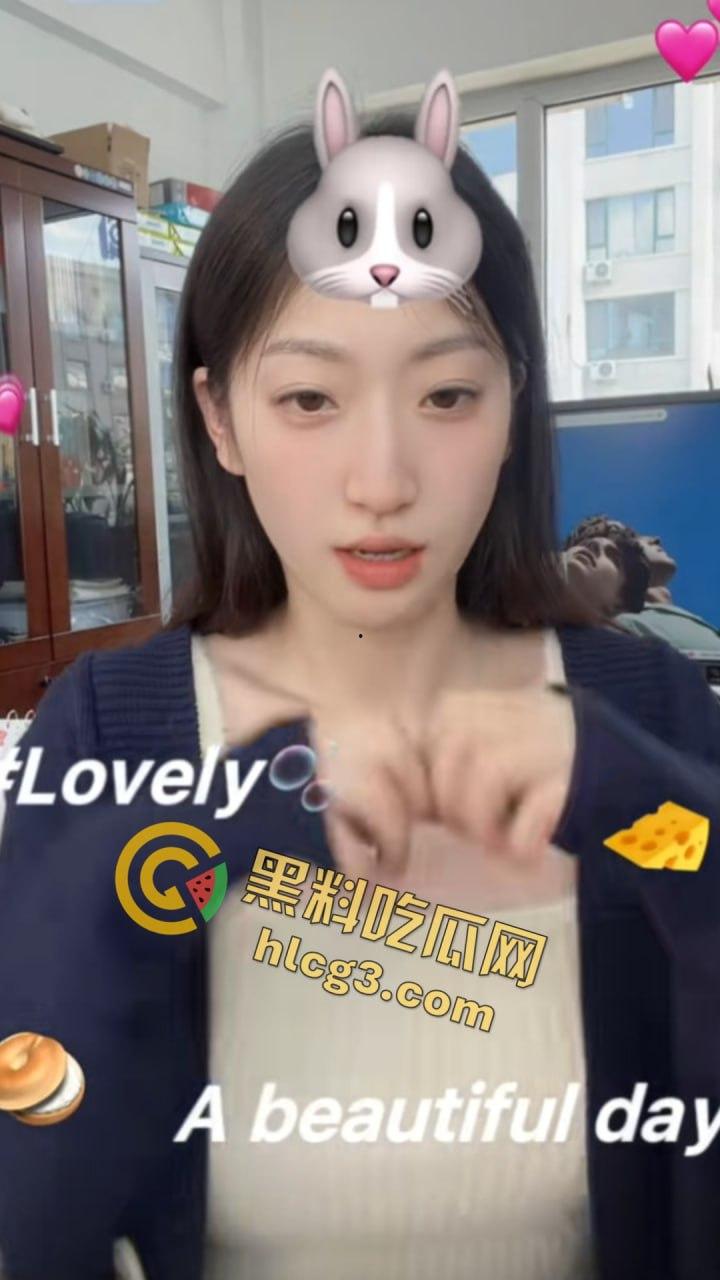 抖音网红『只有鱼刺』真空激凸舞蹈视频流出！长腿眼镜婊激情热舞乳头清晰可见！-7