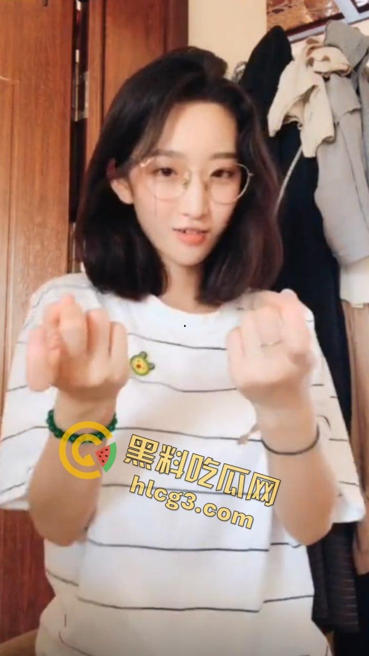 抖音网红『只有鱼刺』真空激凸舞蹈视频流出！长腿眼镜婊激情热舞乳头清晰可见！-11