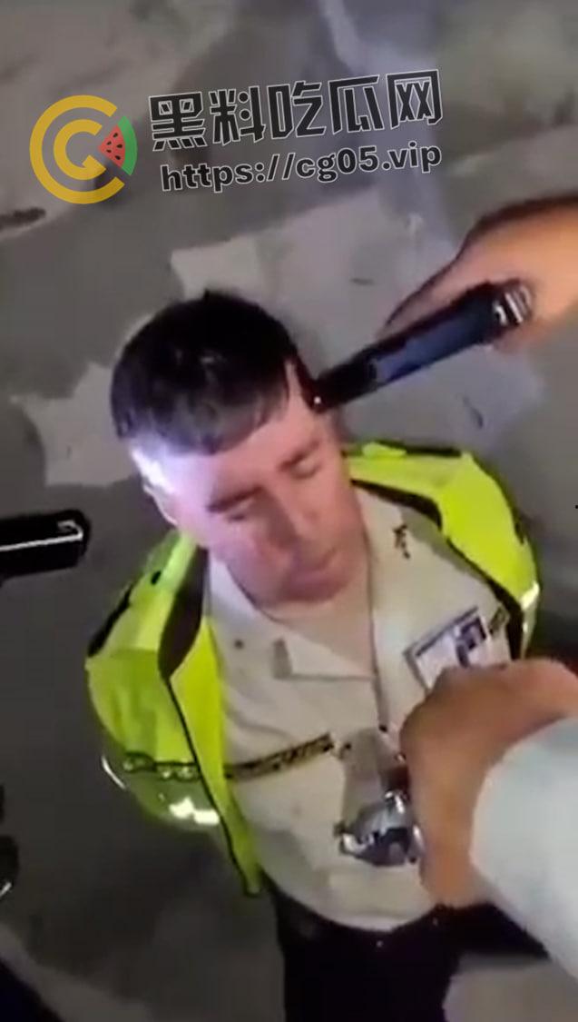 紧急!厄瓜多尔整个国家进入“国内武装冲突”状态,监狱沦陷 电视台绑架 当众火烧人 混乱不堪-5