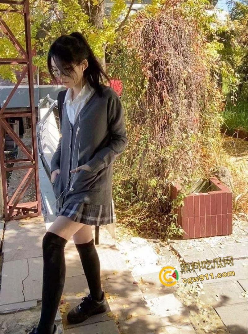 天津大高颜值系花【文佳怡】,酒店做爱视频曝光,骑脸强制口交,无毛骚穴一览无遗,无套爆操刺激十足!-9