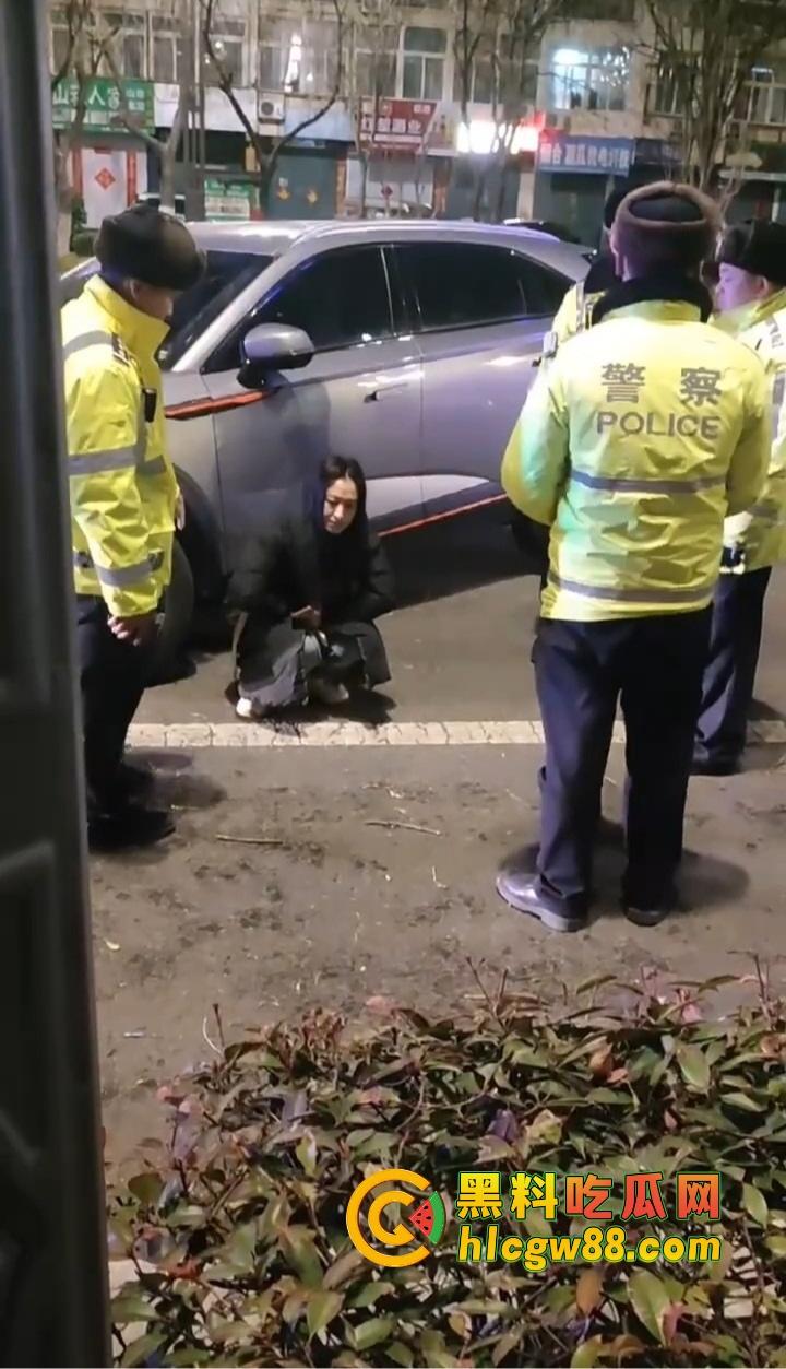 烟台栖霞上演女版无间道,酒驾女司机撞树后跑路 召唤闺蜜上演教科书级顶包戏码 交警这是真·好闺蜜!-4