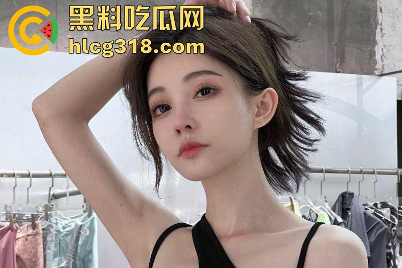 抖音女神【冯提莫】直播走光,动作太大意外春光乍现,却被网友怀疑生过孩子,奶子大的离谱!-2