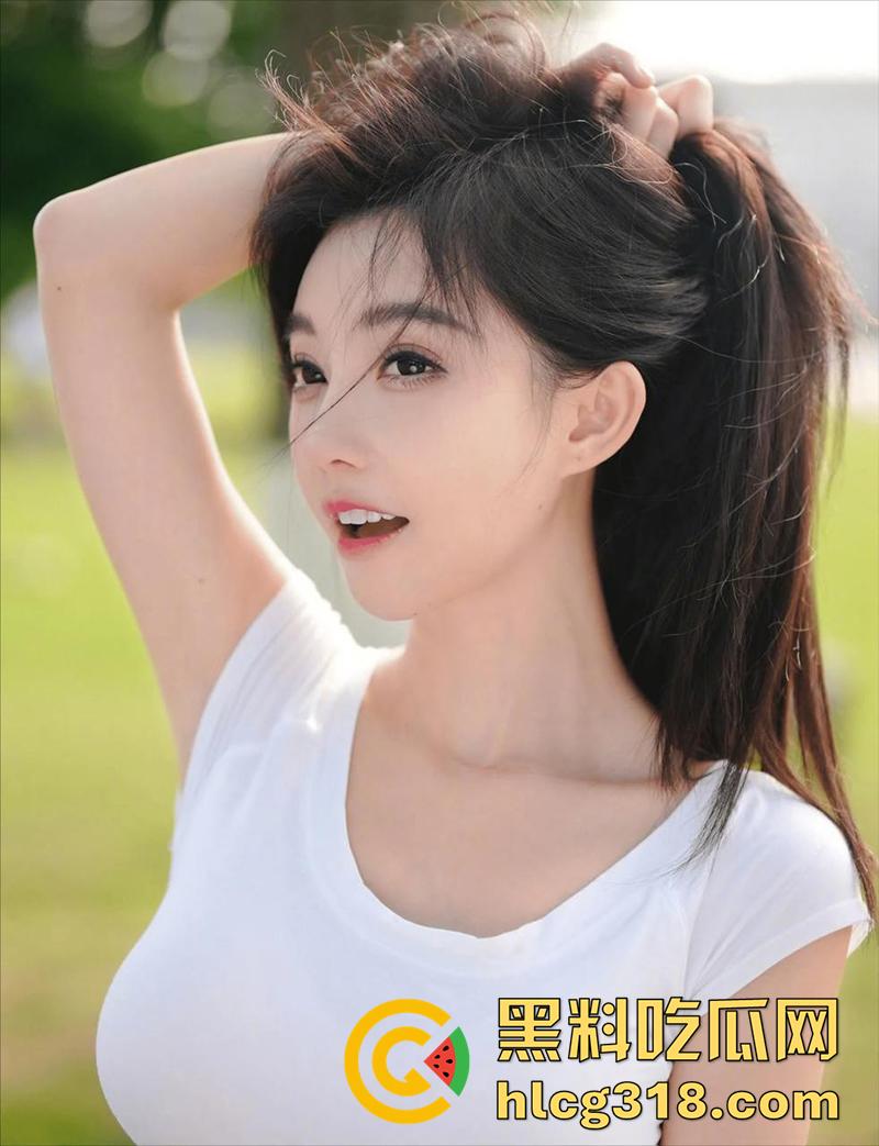 抖音女神【冯提莫】直播走光,动作太大意外春光乍现,却被网友怀疑生过孩子,奶子大的离谱!-3