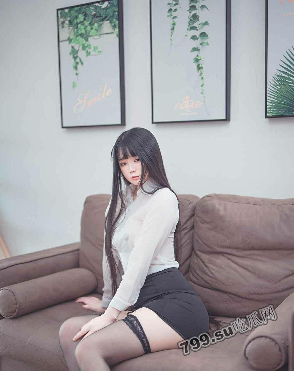 推特二次元卡哇伊 COSER 极品女神反差妹「落落 Raku」原版私拍视图-1