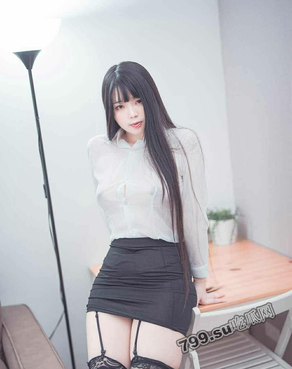 推特二次元卡哇伊 COSER 极品女神反差妹「落落 Raku」原版私拍视图-2