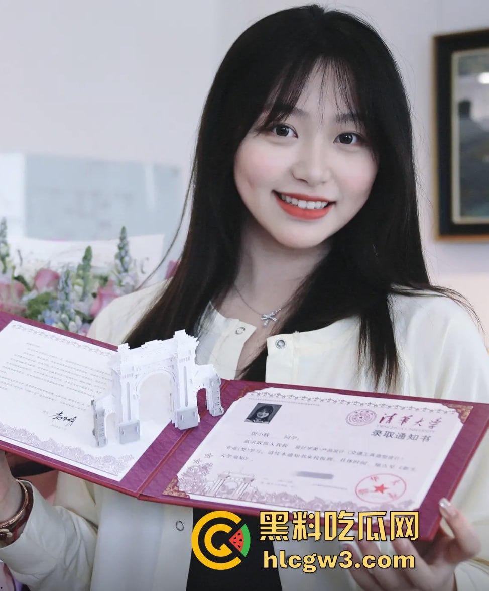 清华美院美女疑似下海,推特大尺度视频曝光,露出诱惑动作堪比专业网黄,学霸就是厉害!-1