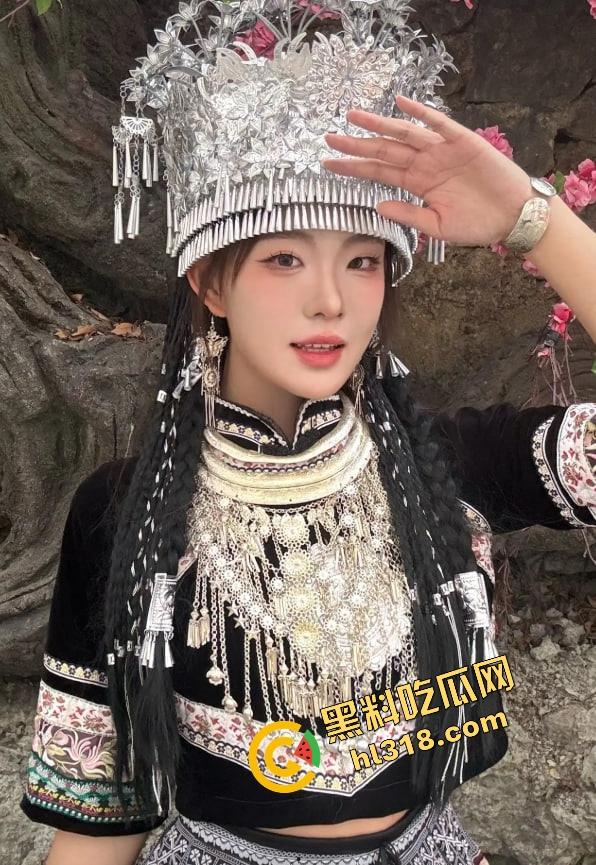 这不比红姐强百倍?抖音高颜女神『刘三好』站街卖身视频流出,极品身材竟然是男儿身,粉丝破大防!-12