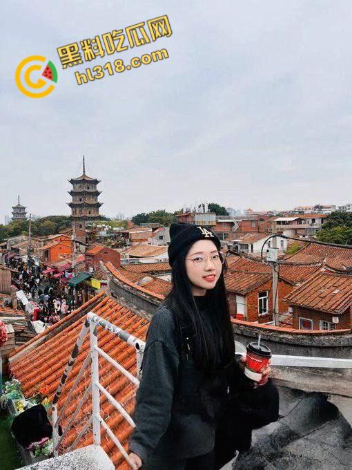 四川清纯眼镜护士【黄依琳】，黑丝眼镜母狗床上淫水横流，主动女上骑乘害羞挡脸，娇喘对话反差至极 !-1