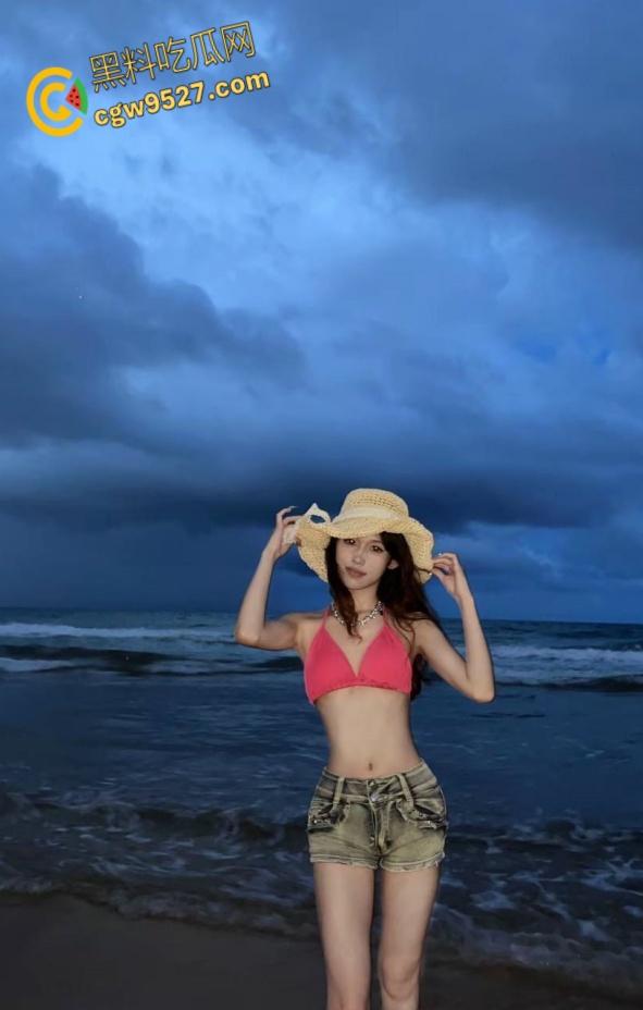 河北美术学院大二美女【许薇】，如火纯情的舔屌技术，穿着高跟鞋翘着屁股太诱人了 ，动作大胆到令人咋舌 !-2