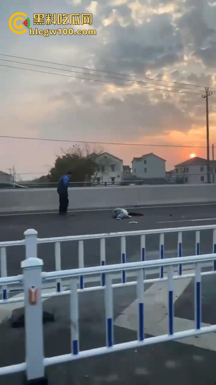 周西公路发生车祸,小米SU7撞倒三名上学孩子,公务员车主拘留仅一个月,家里关系硬就是可以为所欲为!-8