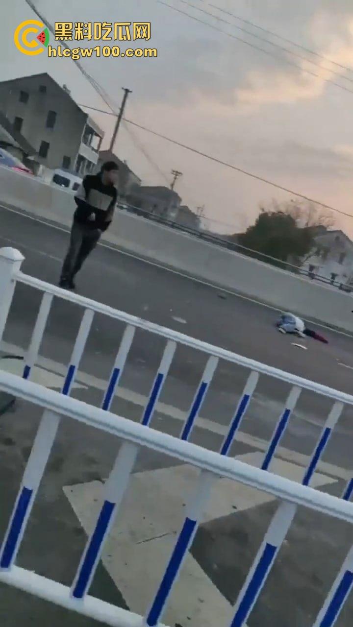 周西公路发生车祸,小米SU7撞倒三名上学孩子,公务员车主拘留仅一个月,家里关系硬就是可以为所欲为!-9