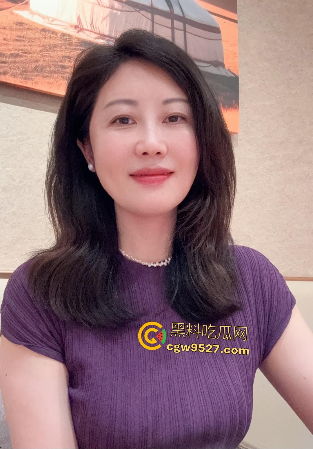 海角老妈折豆角却另有她意,坦克肥臀黑丝勾引儿子,儿子说要吃奶子上这颗大黑豆!-1