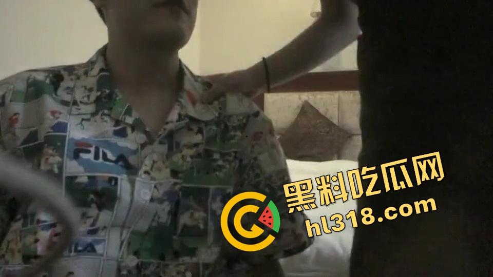 想偷拍嫖娼爽一发,没想到直接进套,叫鸡遇上仙人跳,房门突然杀出四大金刚,谁才是真正的猎物?-4