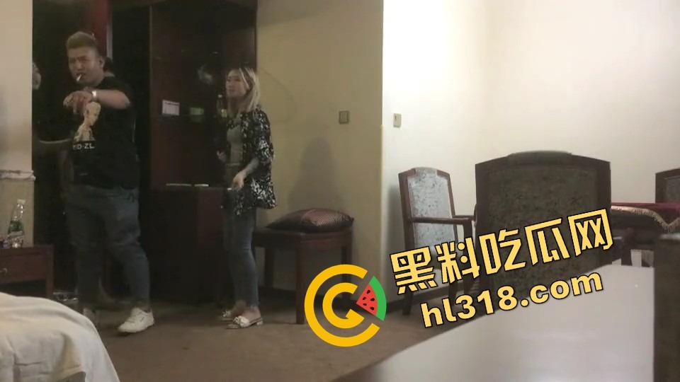 想偷拍嫖娼爽一发,没想到直接进套,叫鸡遇上仙人跳,房门突然杀出四大金刚,谁才是真正的猎物?-9