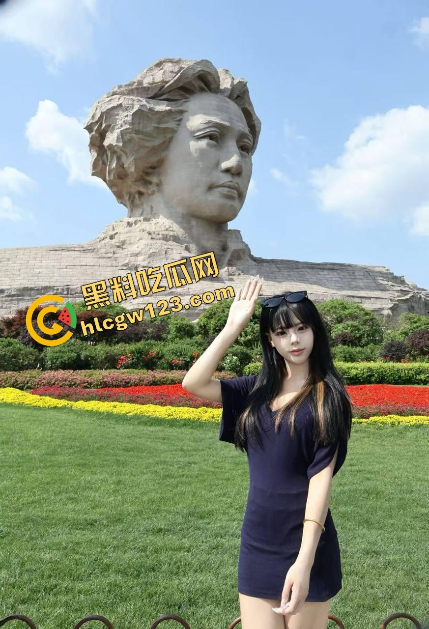 大鸡巴怒插骚货湿逼,打桩声震天淫水流成小河,上面狂干下面盛水,最后还要喝逼水润喉?-2