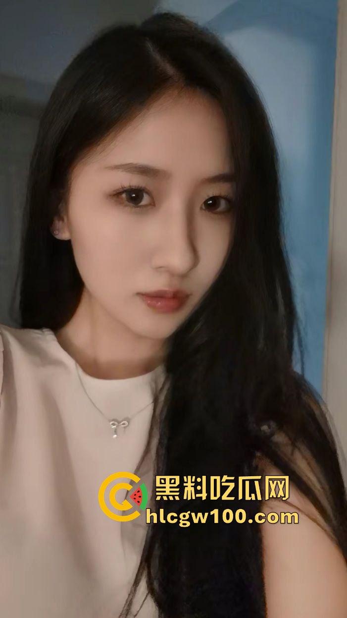 湖南大学大四学姐【叶晓燕】约炮视频流出被曝光,撅臀掰穴学姐不为人知的另一面。-2
