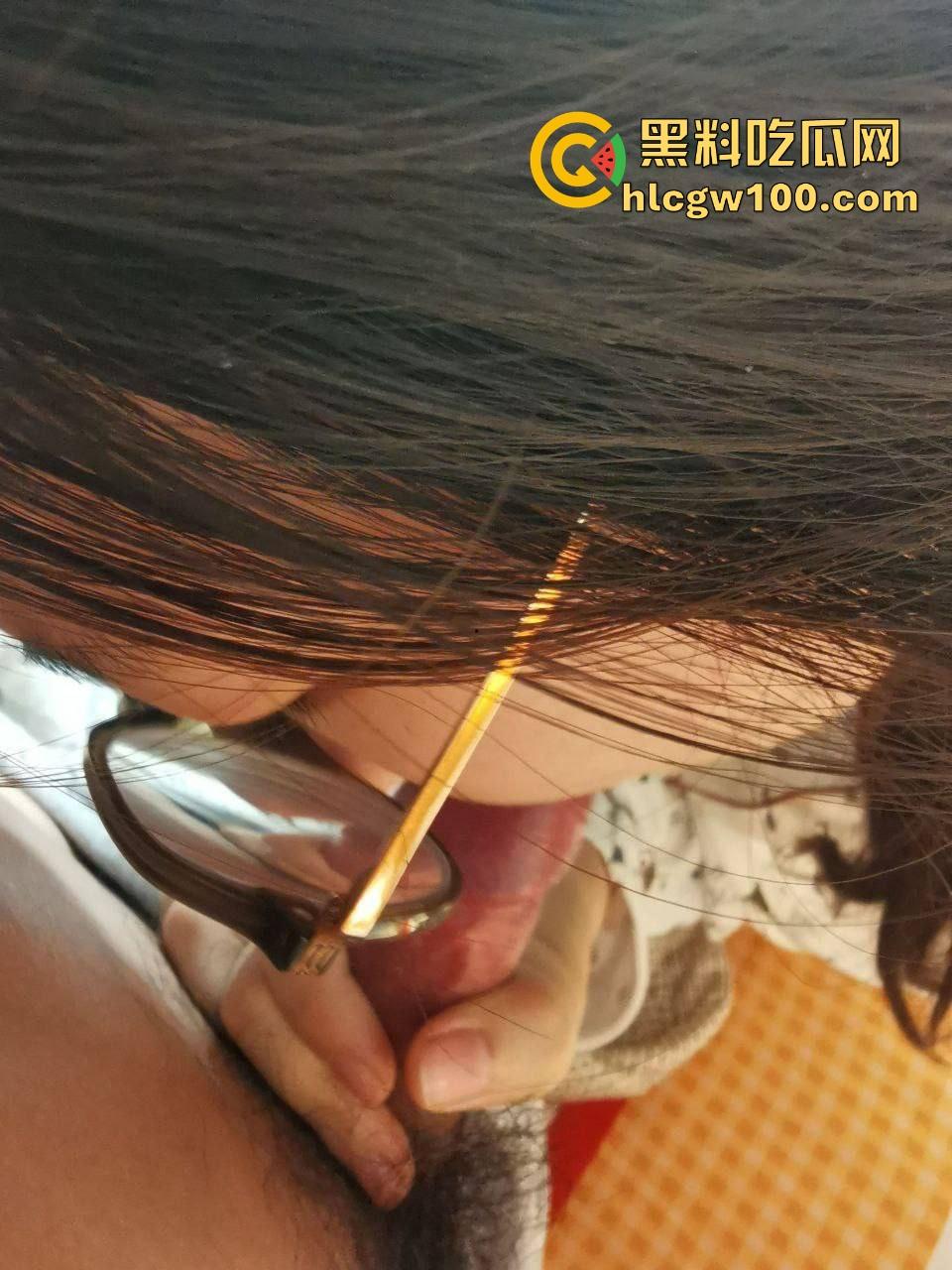 群友投稿粉嫩大学生眼镜妹无套内射全程解锁 后入颜射骚到骨子里，这大穴让人无话可说！-4