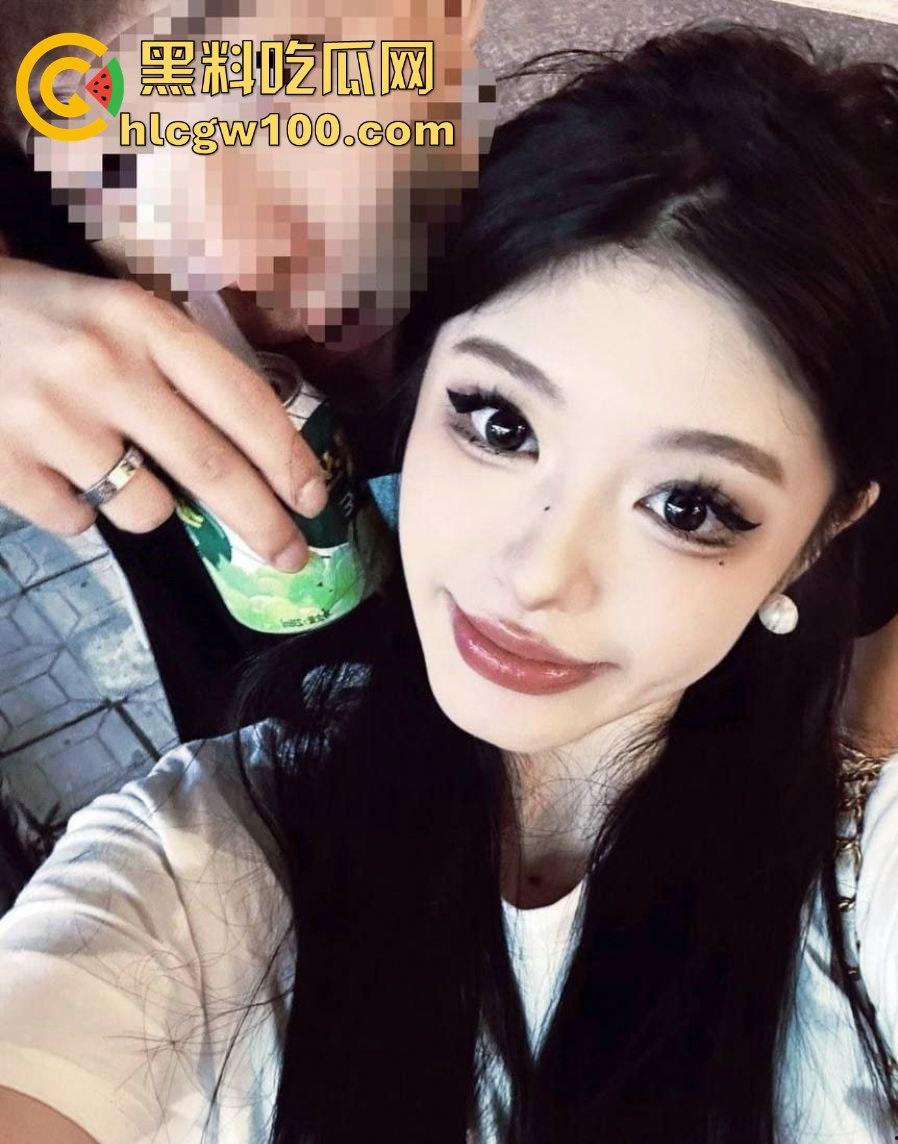 重庆高颜值外围女神【余然然】性爱视频曝光,有钱真好随便玩弄这些反差骚货。-1