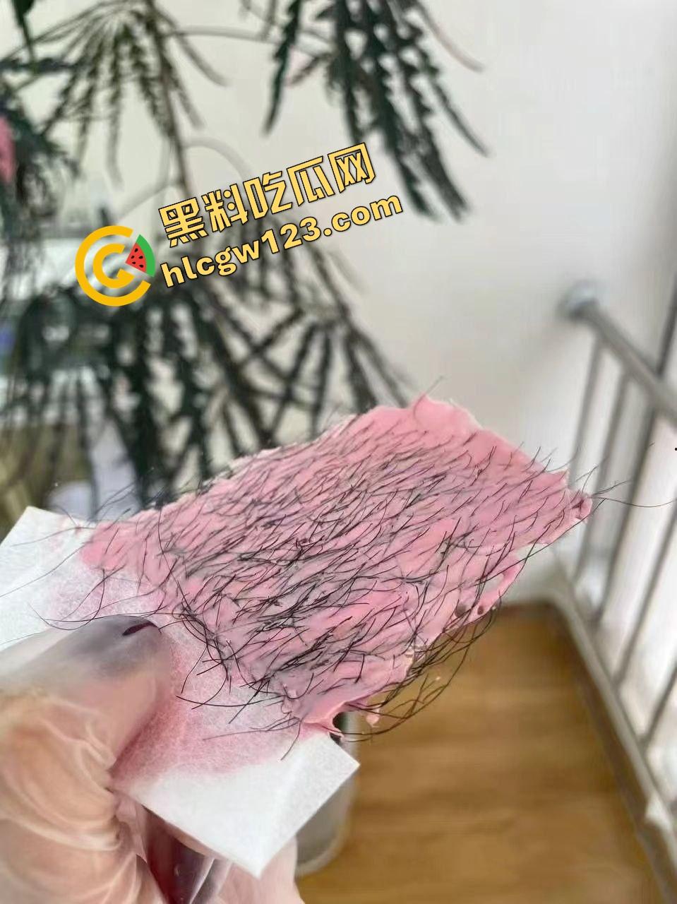 白虎不是天生的,是拔出来的,人工白虎养骗局曝光逼毛一根根扯,看得人蛋蛋一紧!-13