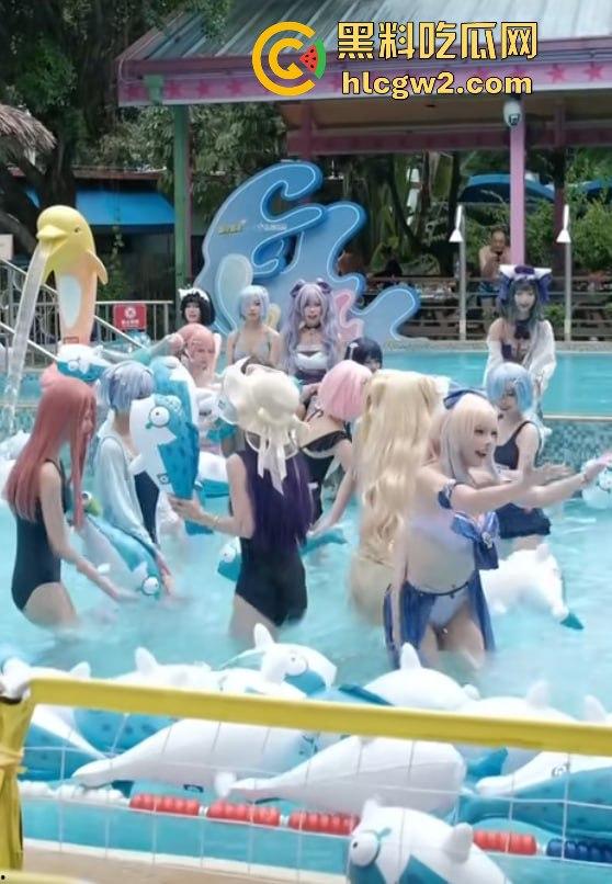 广州萤火虫漫展惊现真空上阵 一Coser不穿内裤现身,引摄影师蜂拥狂拍,正面视频曝光!-3