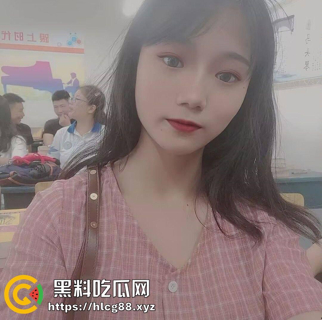 河南精神小妹【张熙熙】下贱价曝光488卖逼裸照,688就能操一炮,这骚货真是贱得没底线!-1