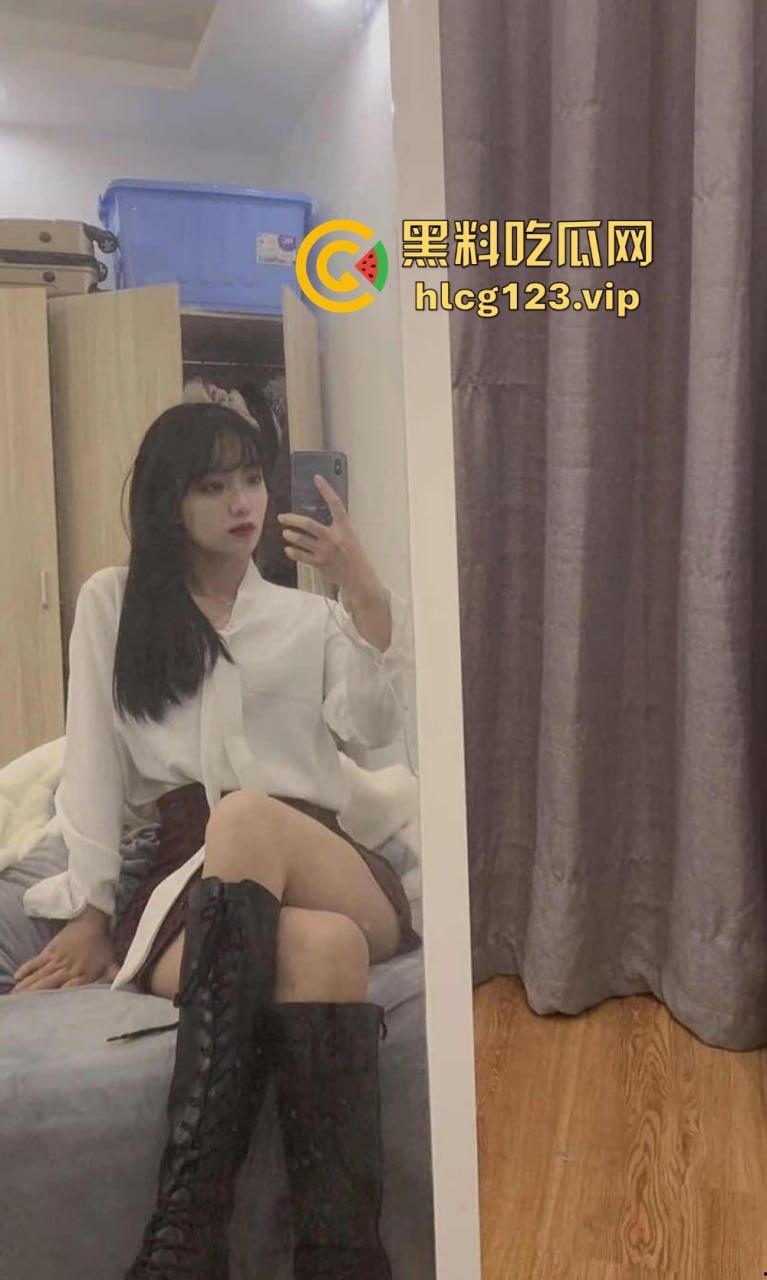 盐城师范大学校花高晓海露脸泄密！斯文眼镜男征服女神，镜前口交激情全记录！-7