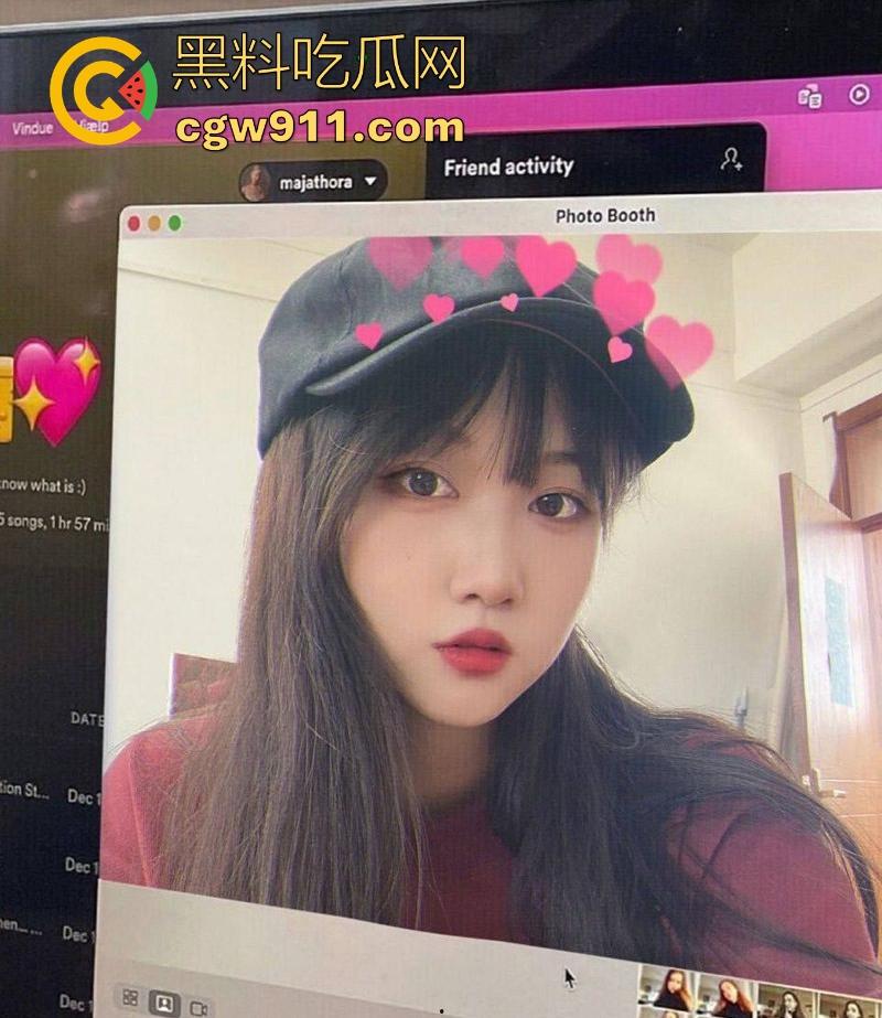 武汉师范大学【江恩凡】私密私拍泄密，清纯可爱高颜值少女，翘臀高撅手指插穴，骚穴猛操喷水！-9