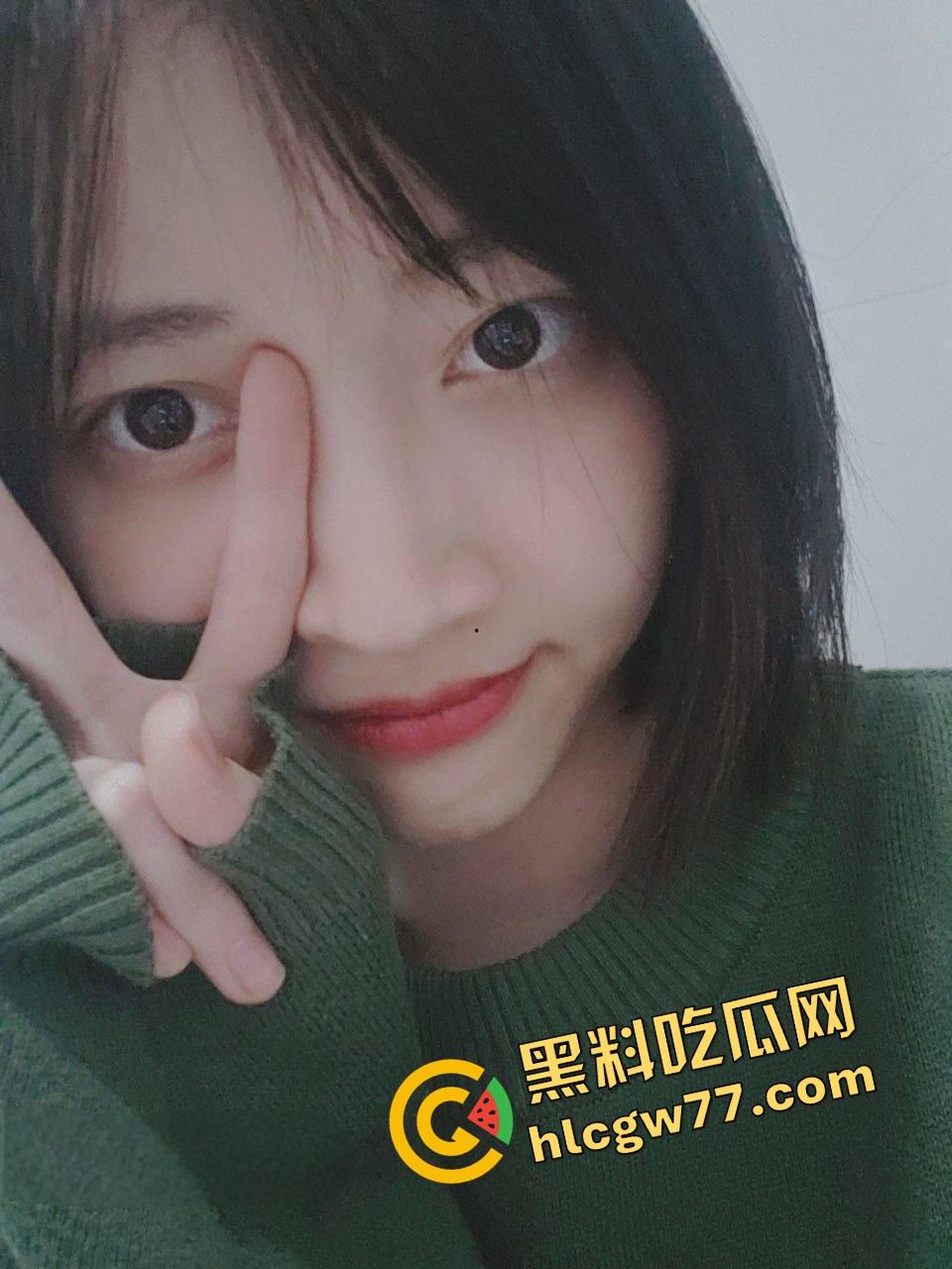 陕西西安交通大学『陈珂』被前男友爆料形象全靠演，做爱自拍舔屌求操，小逼黑得像煤球！-1