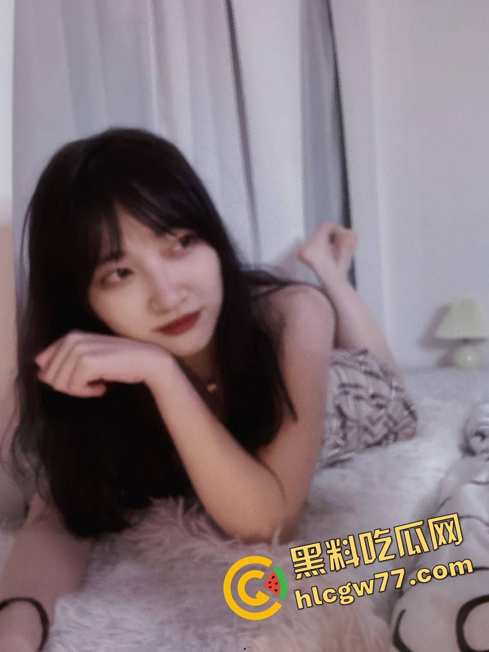 陕西西安交通大学『陈珂』被前男友爆料形象全靠演，做爱自拍舔屌求操，小逼黑得像煤球！-3