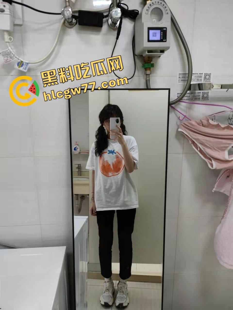 陕西西安交通大学『陈珂』被前男友爆料形象全靠演，做爱自拍舔屌求操，小逼黑得像煤球！-5