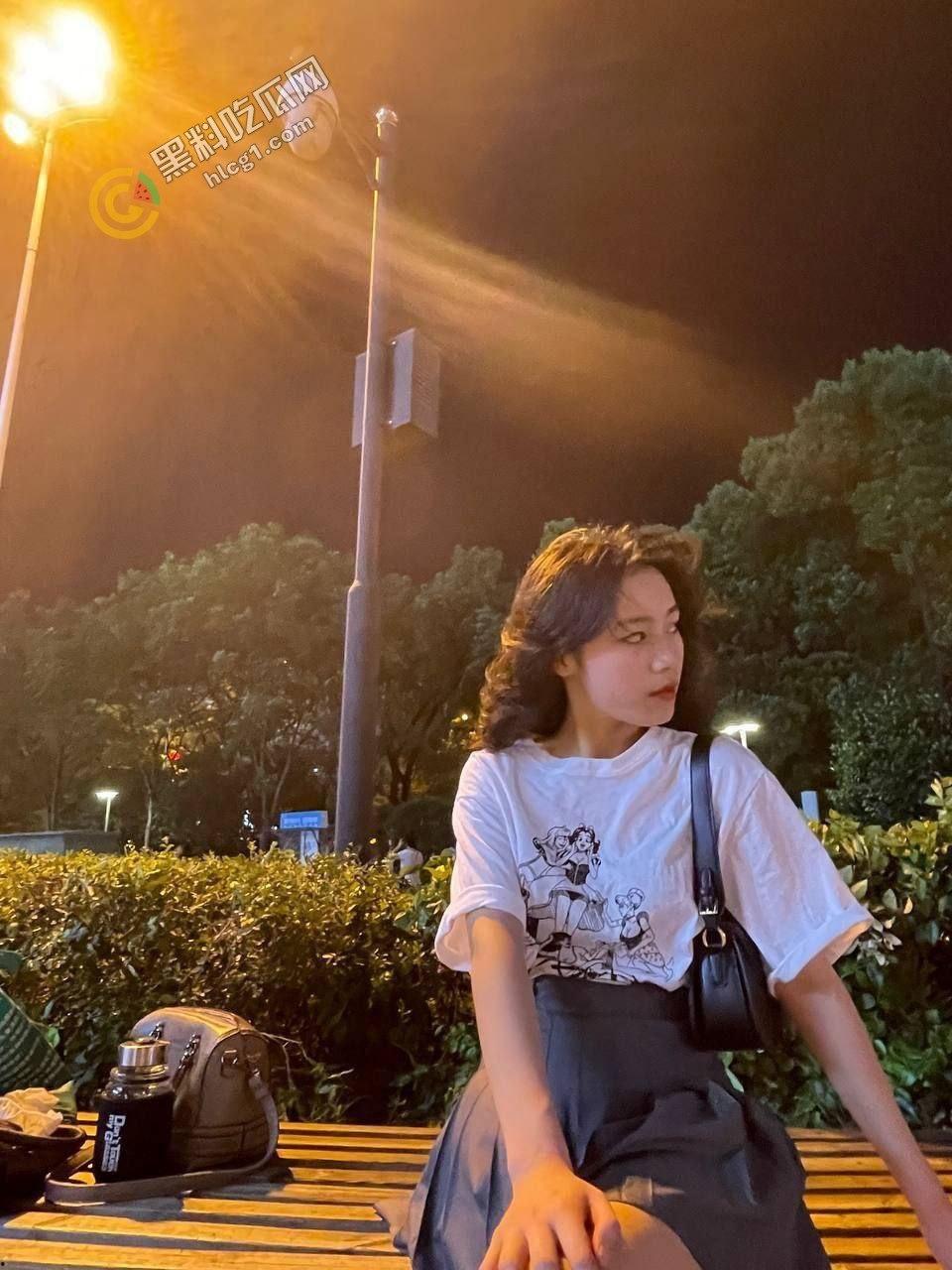 高颜值美女私密视频曝光：她的手活、口技、脚技巧令人惊叹！不愧是百人斩美女-1