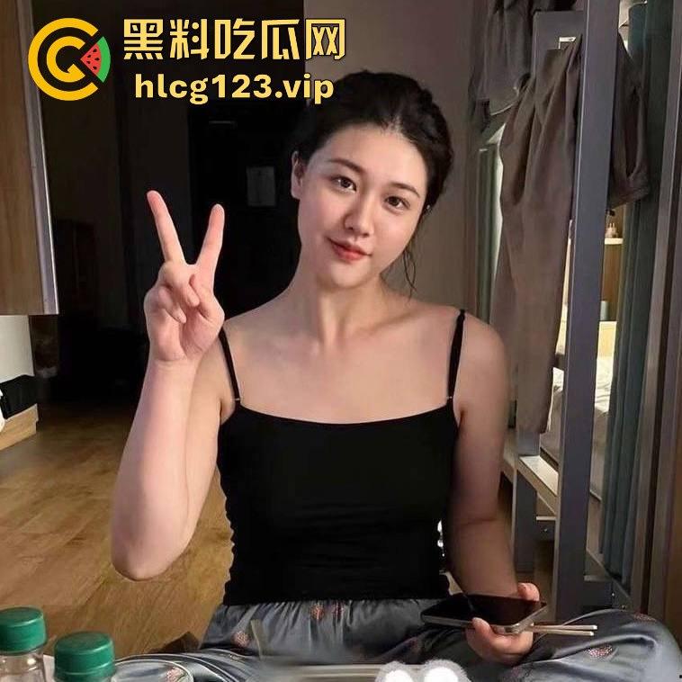 浙江肥臀少妇王鑫悦,禁不住金主的诱惑,酒店开房口含大鸡鸡,逼里全是大海的骚味!-8