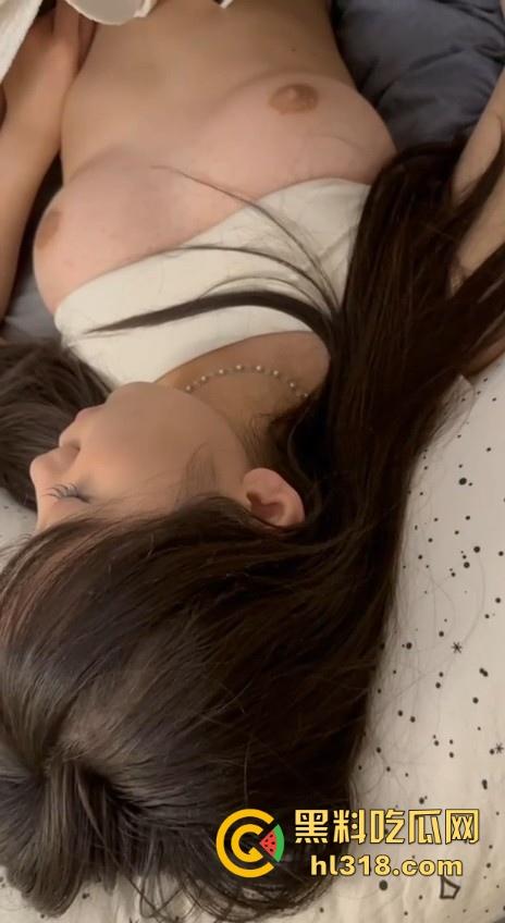 有钱人的玩物，轻轻松松一个小包拿下极品小妹，无套内射绝美小穴，又是羡慕有钱人的一天！-15