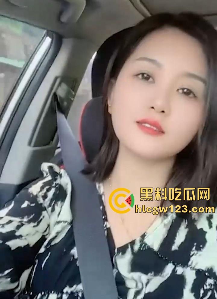 抖音熟女网红 【陈佳儿】直播打pk输了 处罚烟头烫舌针扎胸 狂野大胆作风 是个狠角色!-2